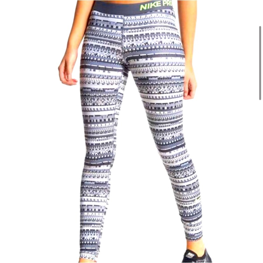 Nike Pro HyperWarm 8 Bit Dri-Fit Leggings Large